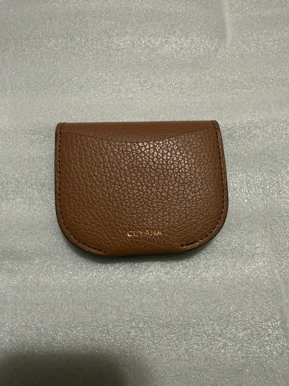Cuyana Pebbled Leather Coin Pouch in Cappuccino.